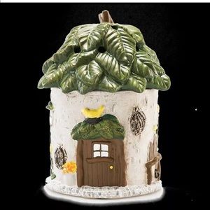 Brand New in box Scentsy Fairytale Cottage Warmer